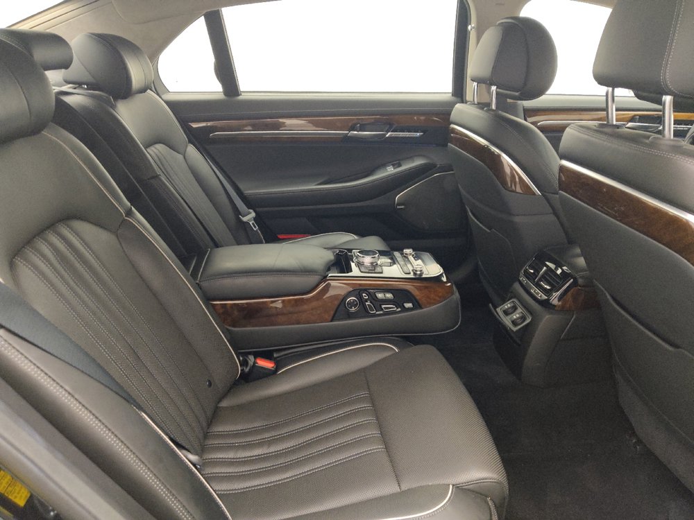 Used 2017 Genesis G90 5.0 Ultimate RWD image 19