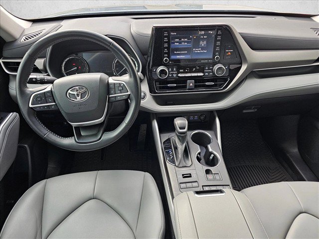 Used 2022 Toyota Highlander XLE AWD/4WD image 21