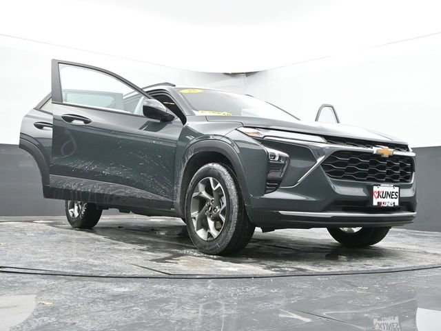 Used 2025 Chevrolet Trax LT image 66