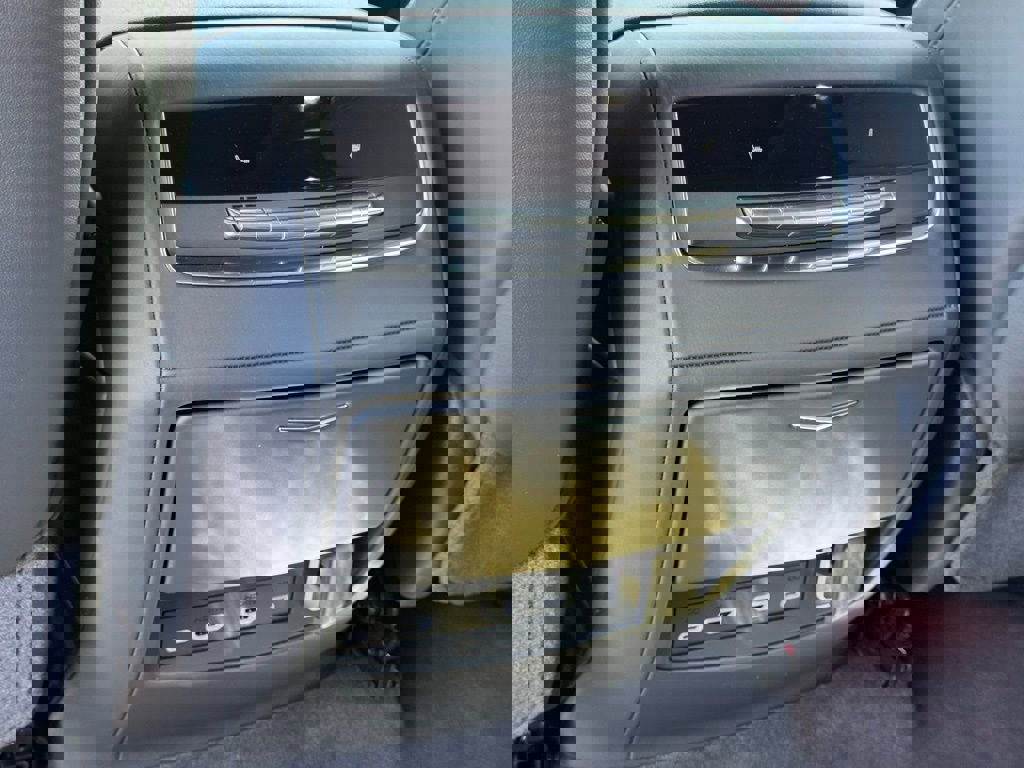 Certified 2024 Cadillac Escalade ESV Sport Platinum w/ LPO, ONYX Package image 33