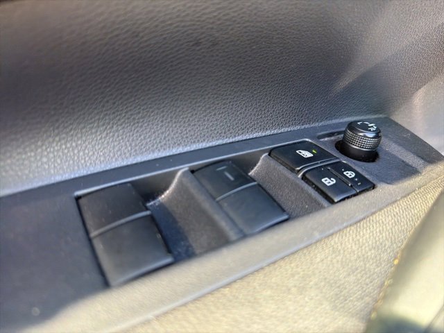 Used 2021 Toyota Corolla LE image 12