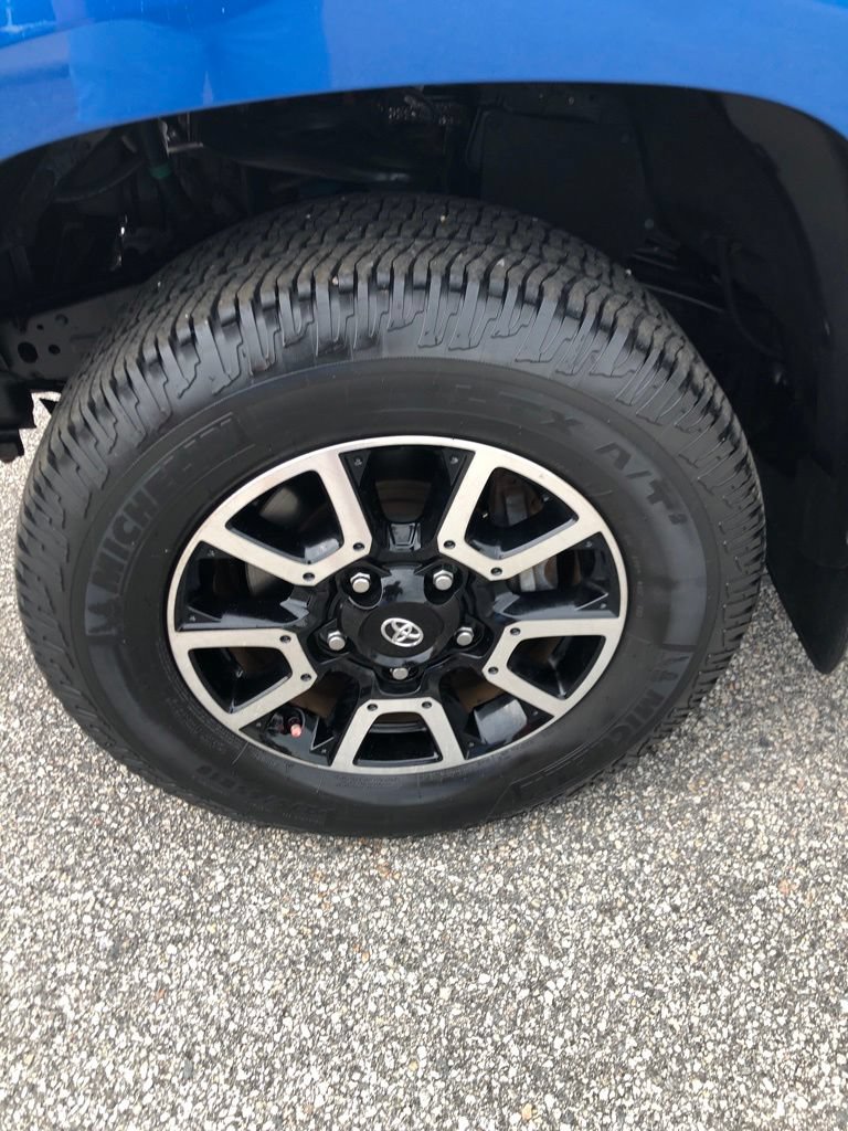 Used 2018 Toyota Tundra Limited w/ Limited Premium Package AWD/4WD image 9