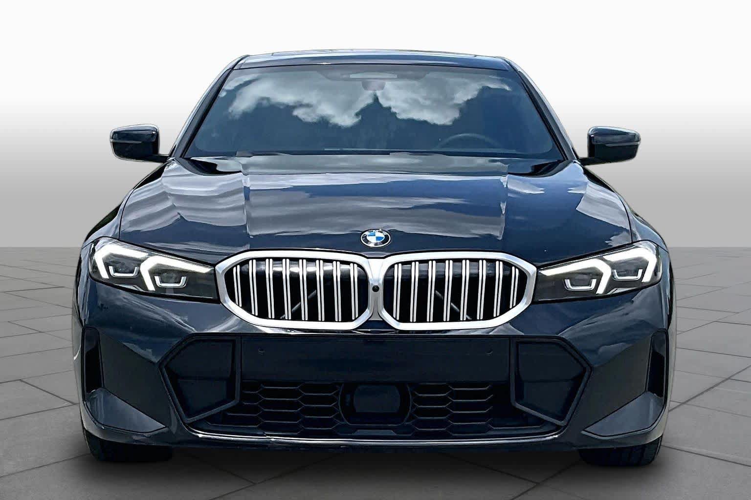 Used 2023 BMW 330i Sedan w/ M Sport Package RWD image 3