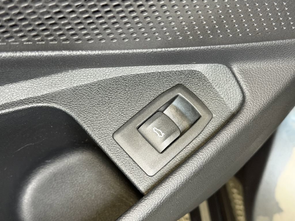 Used 2019 BMW 330i xDrive Sedan w/ Convenience Package image 38