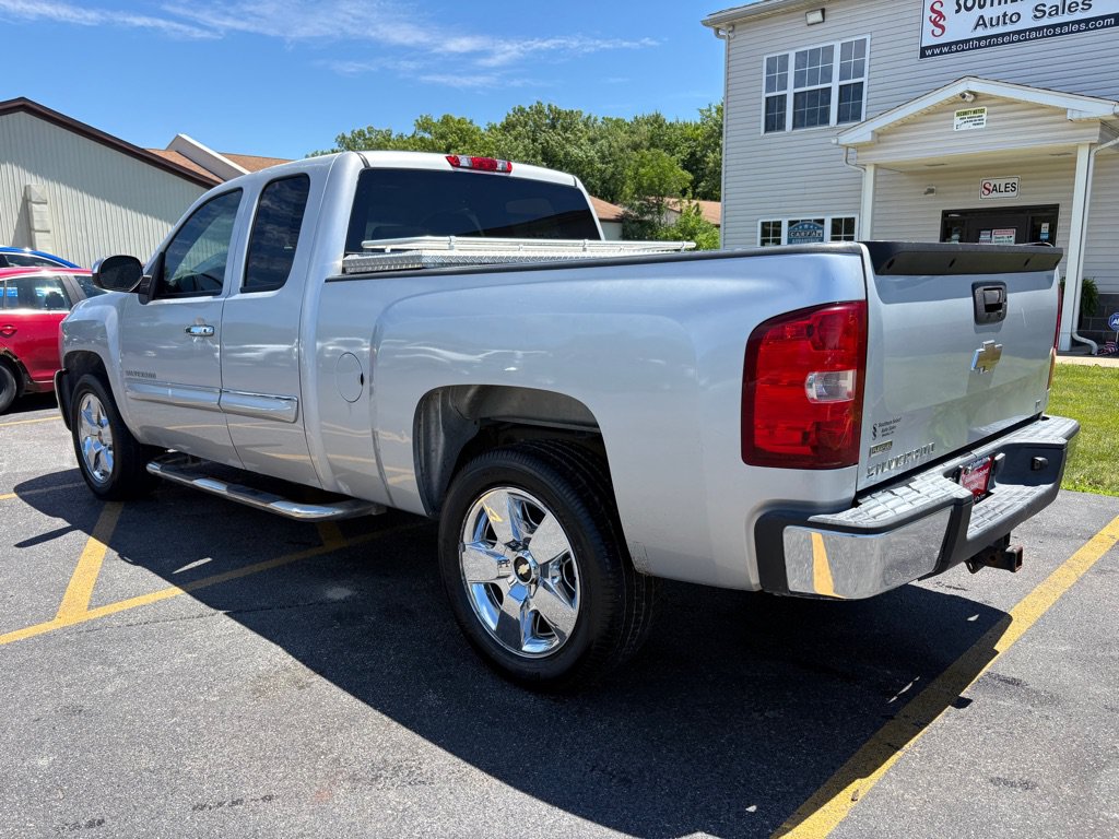 Used 2011 Chevrolet Silverado 1500 LT w/ Florida Edition RWD image 9