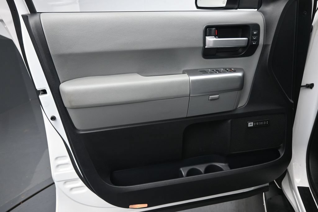 Used 2018 Toyota Sequoia Limited w/ Safety & Convenience Package AWD/4WD image 19