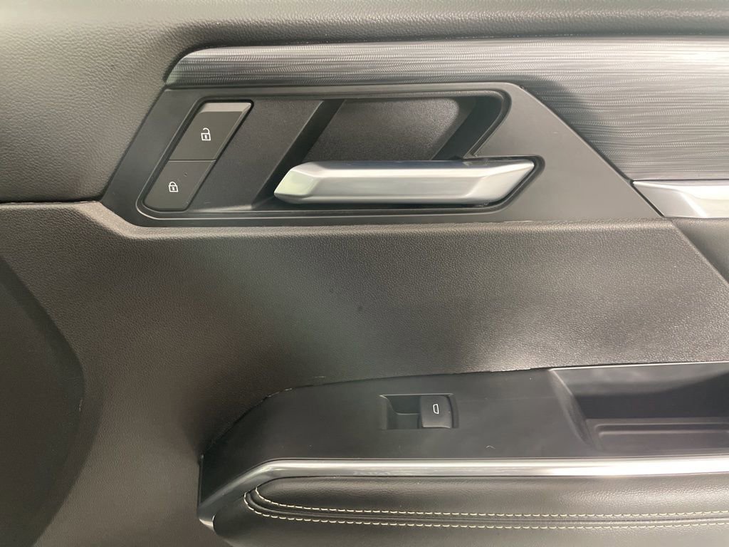 Used 2025 GMC Acadia Elevation image 10