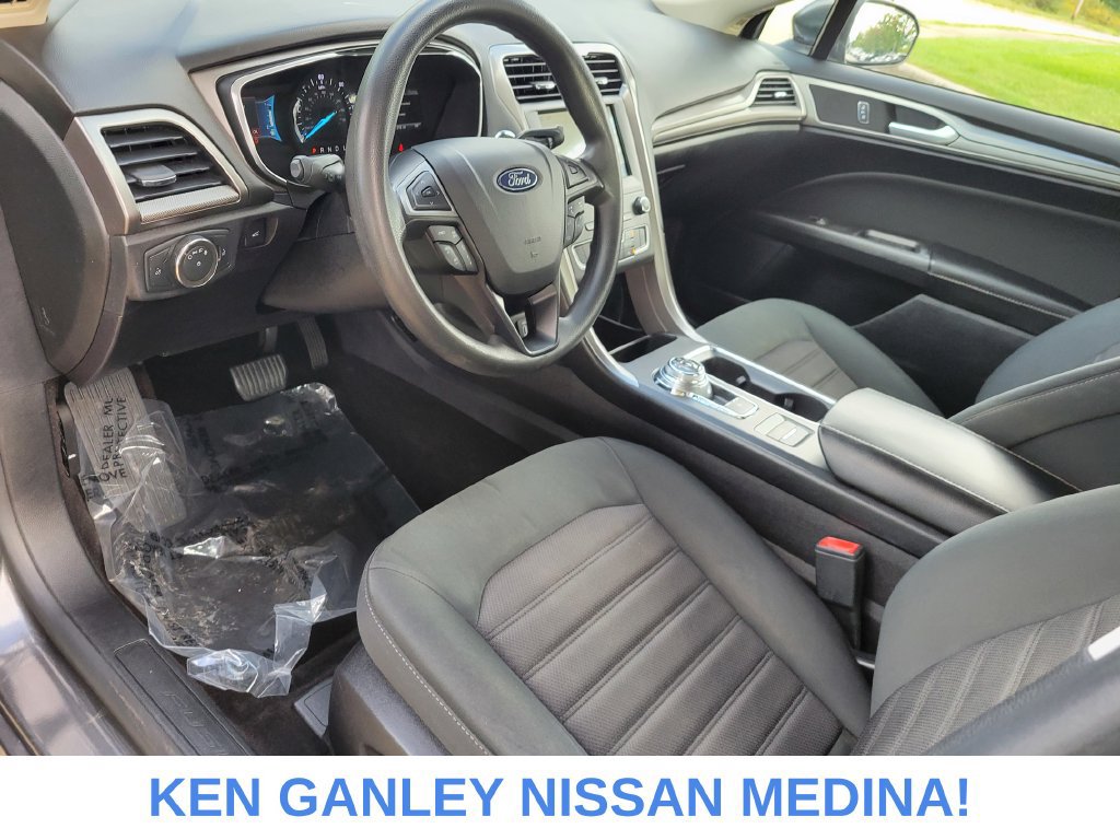Used 2020 Ford Fusion SE FWD image 25