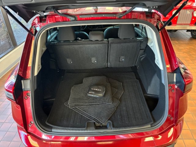 Used 2025 Nissan Rogue S FWD image 13