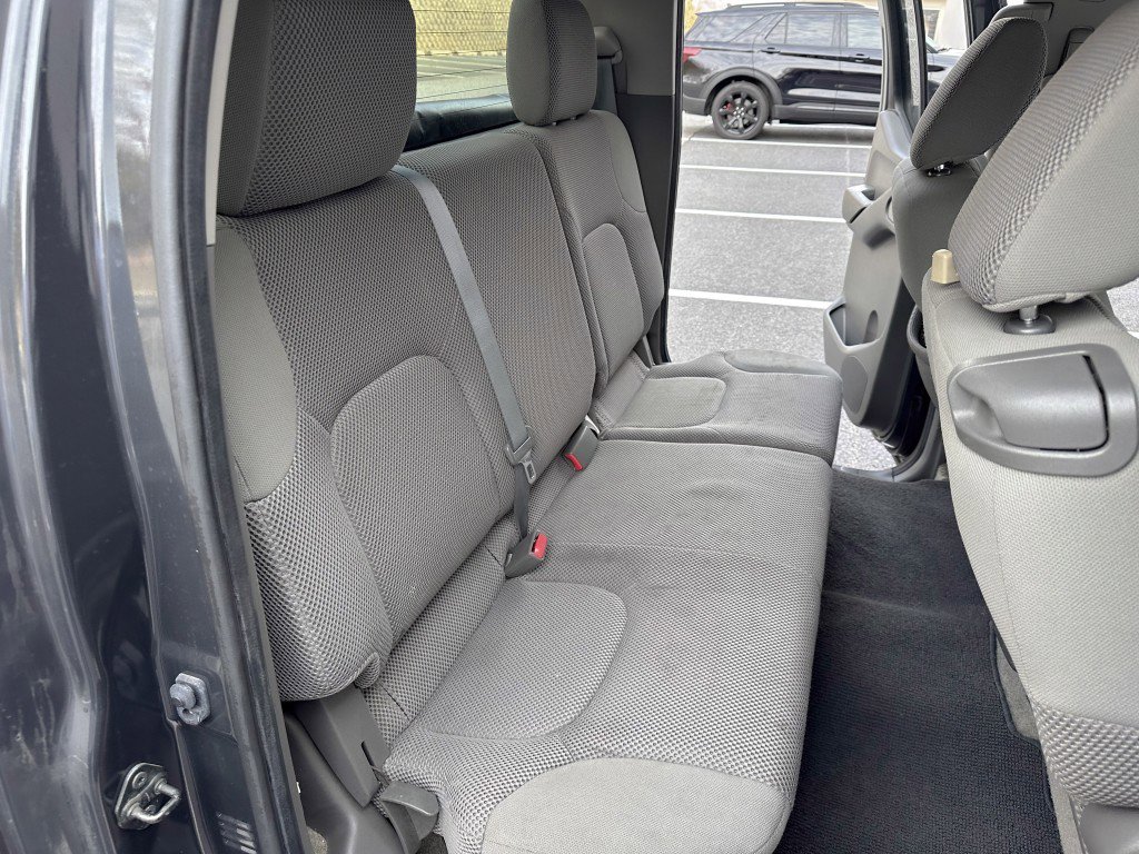 Used 2011 Nissan Frontier SV w/ SV Premium Utility Pkg AWD/4WD image 24