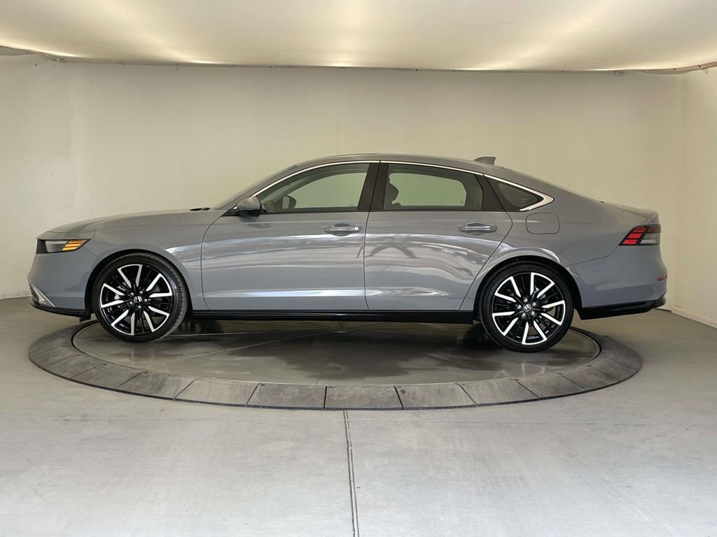 Used 2024 Honda Accord Touring image 2