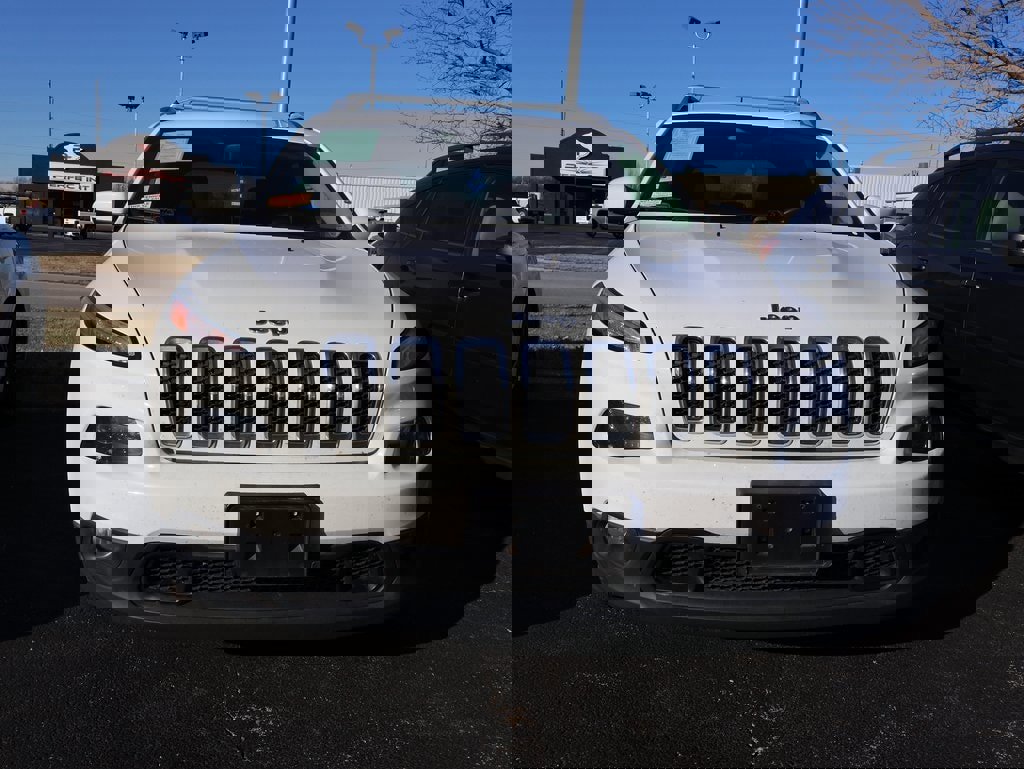 Used 2016 Jeep Cherokee Latitude w/ Comfort/Convenience Group image 3