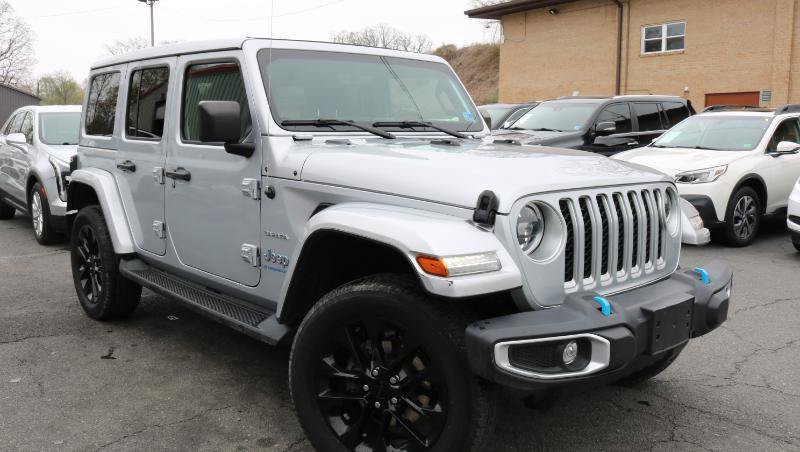 Used 2023 Jeep Wrangler Unlimited Sahara w/ Cold Weather Group AWD/4WD image 3