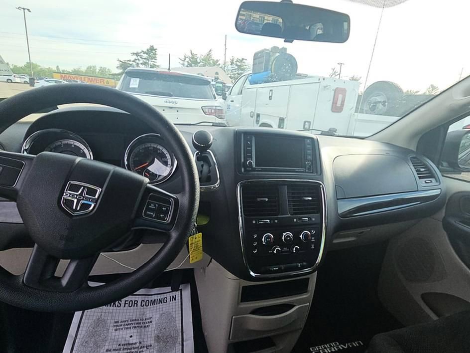 Used 2018 Dodge Grand Caravan SE FWD image 14