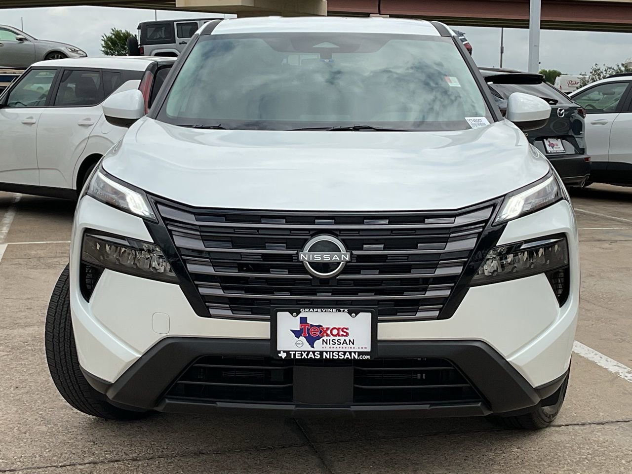 Used 2026 Nissan Rogue SV image 3