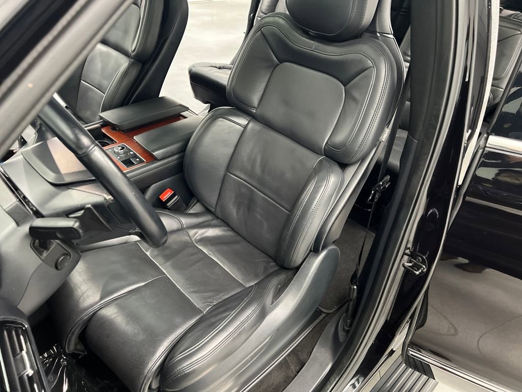 Used 2024 Lincoln Navigator Reserve image 9