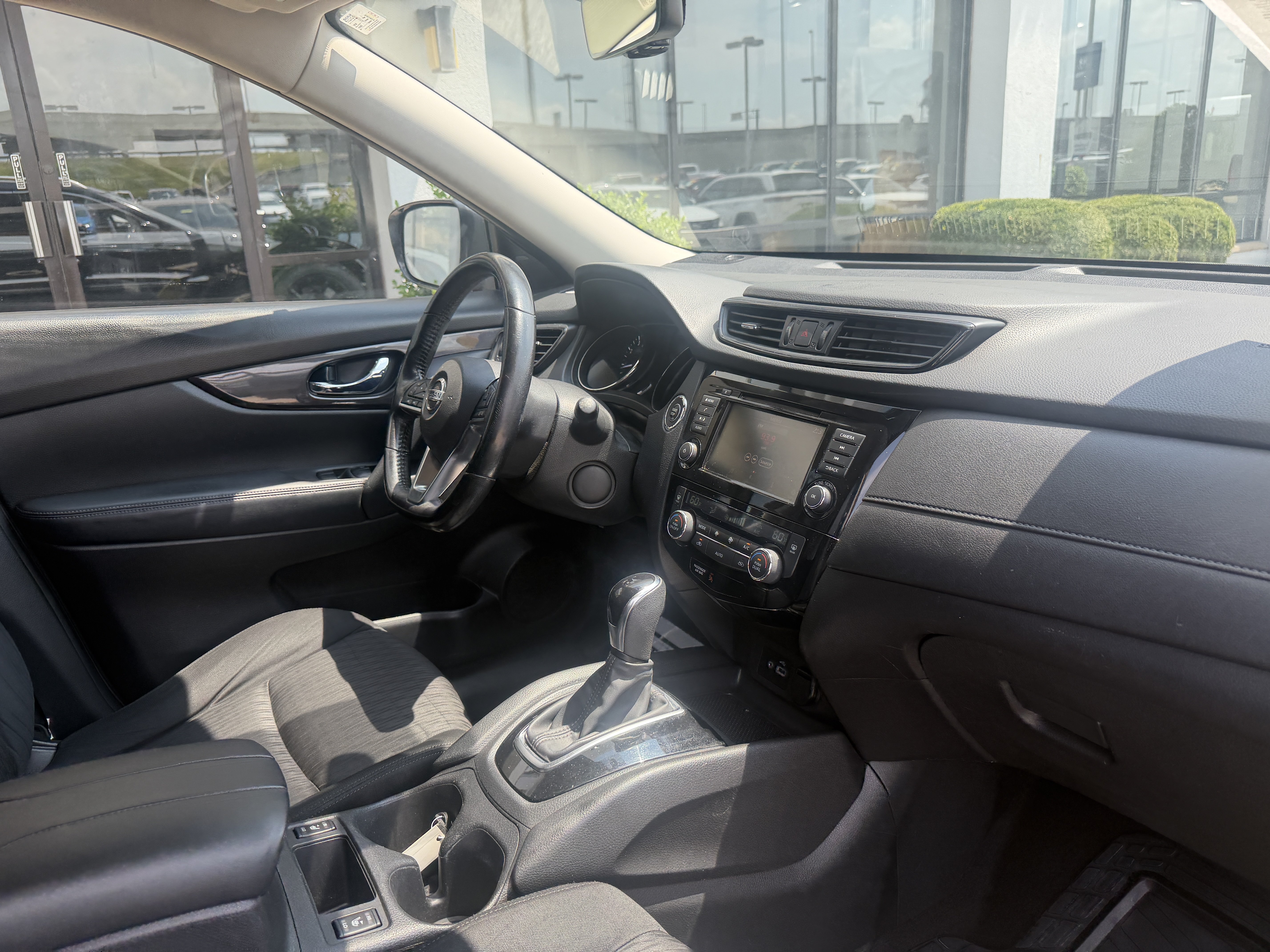 Used 2018 Nissan Rogue SV FWD image 24