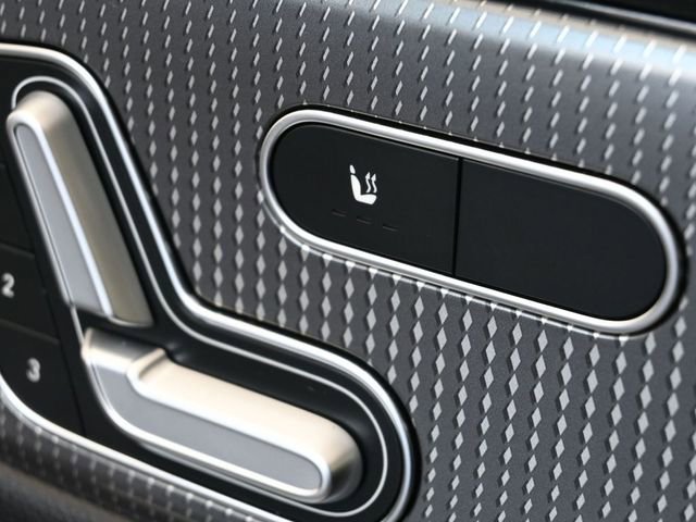 Used 2023 Mercedes-Benz GLB 250 4MATIC image 23