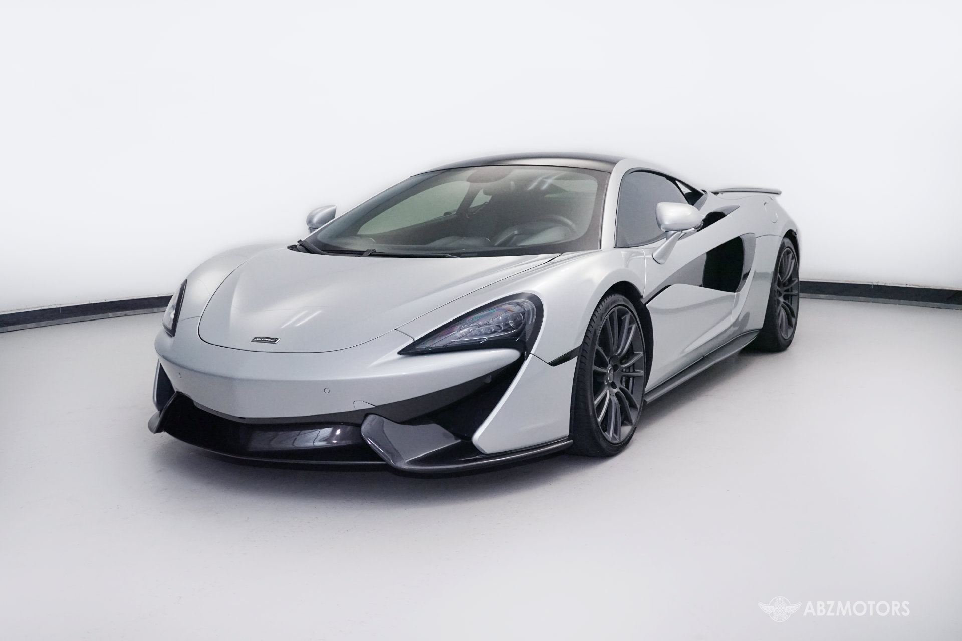 Used 2017 McLaren 570S Coupe RWD image 2
