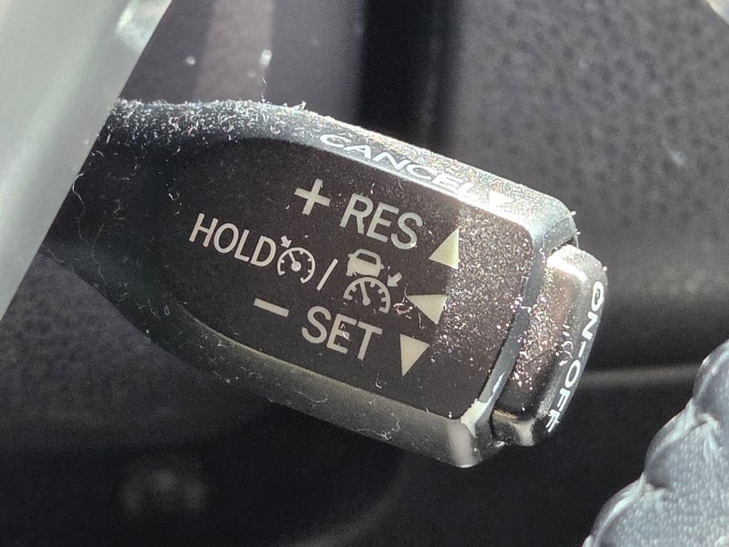 Used 2017 Toyota Highlander SE AWD/4WD image 17