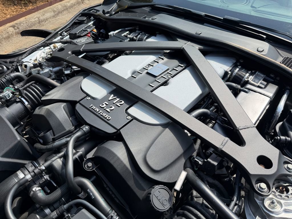 Used 2019 Aston Martin DB11 AMR image 21