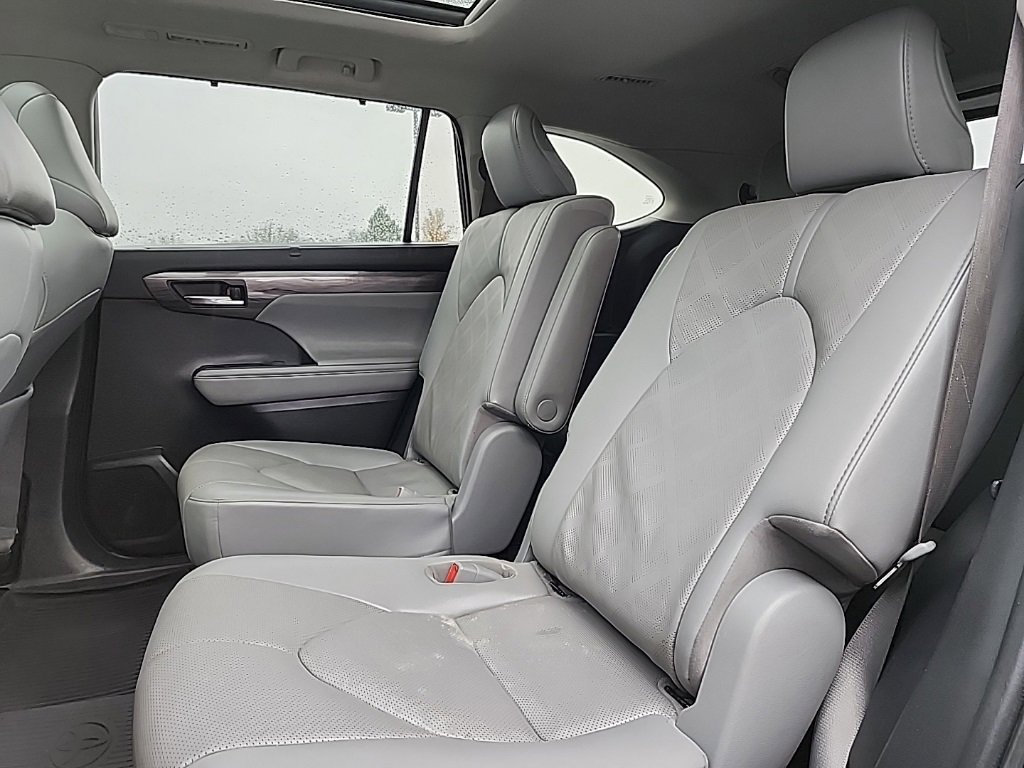Used 2021 Toyota Highlander Platinum image 47