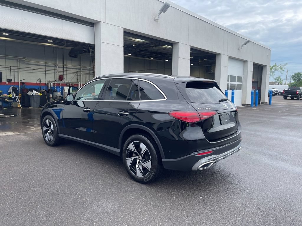 Used 2024 Mercedes-Benz GLC 300 4MATIC image 5