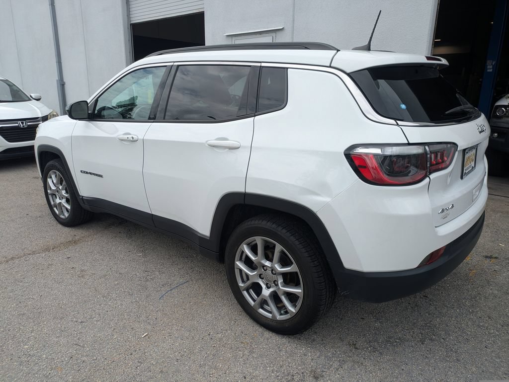 Used 2022 Jeep Compass Latitude w/ Sun and Sound Group AWD/4WD image 8