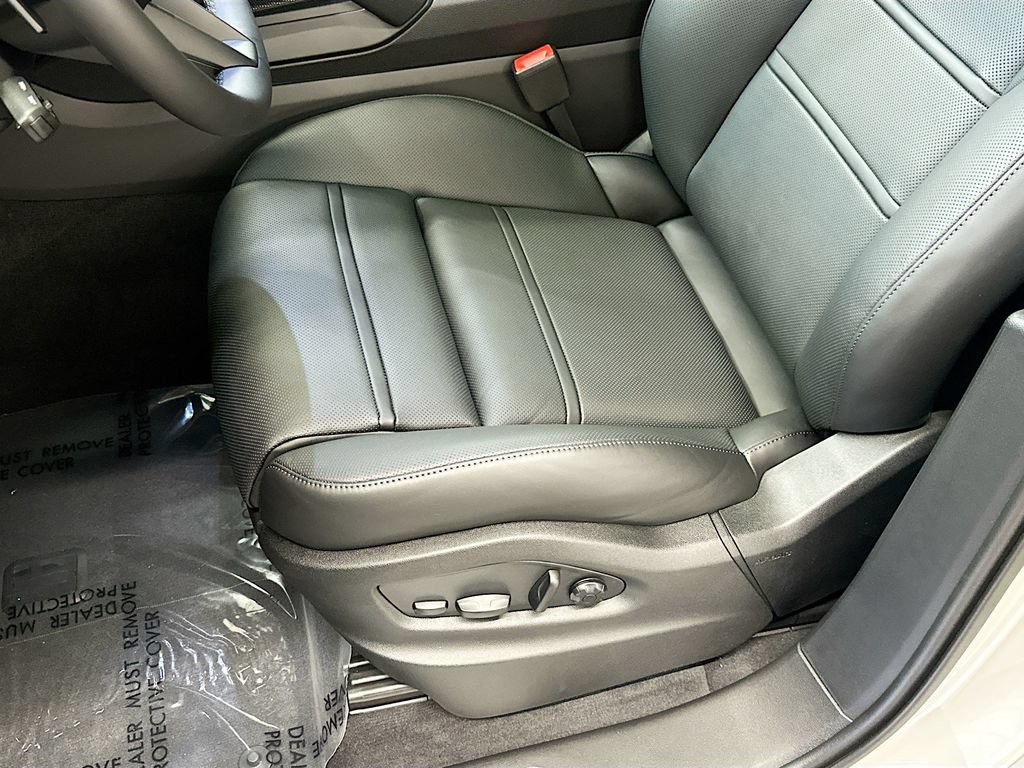 New 2026 Porsche Cayenne Coupe AWD/4WD image 22