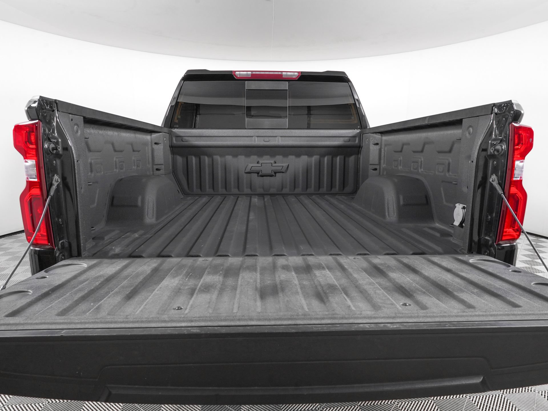 Used 2023 Chevrolet Silverado 1500 LT Trail Boss w/ LT Trail Boss Premium Package AWD/4WD image 6