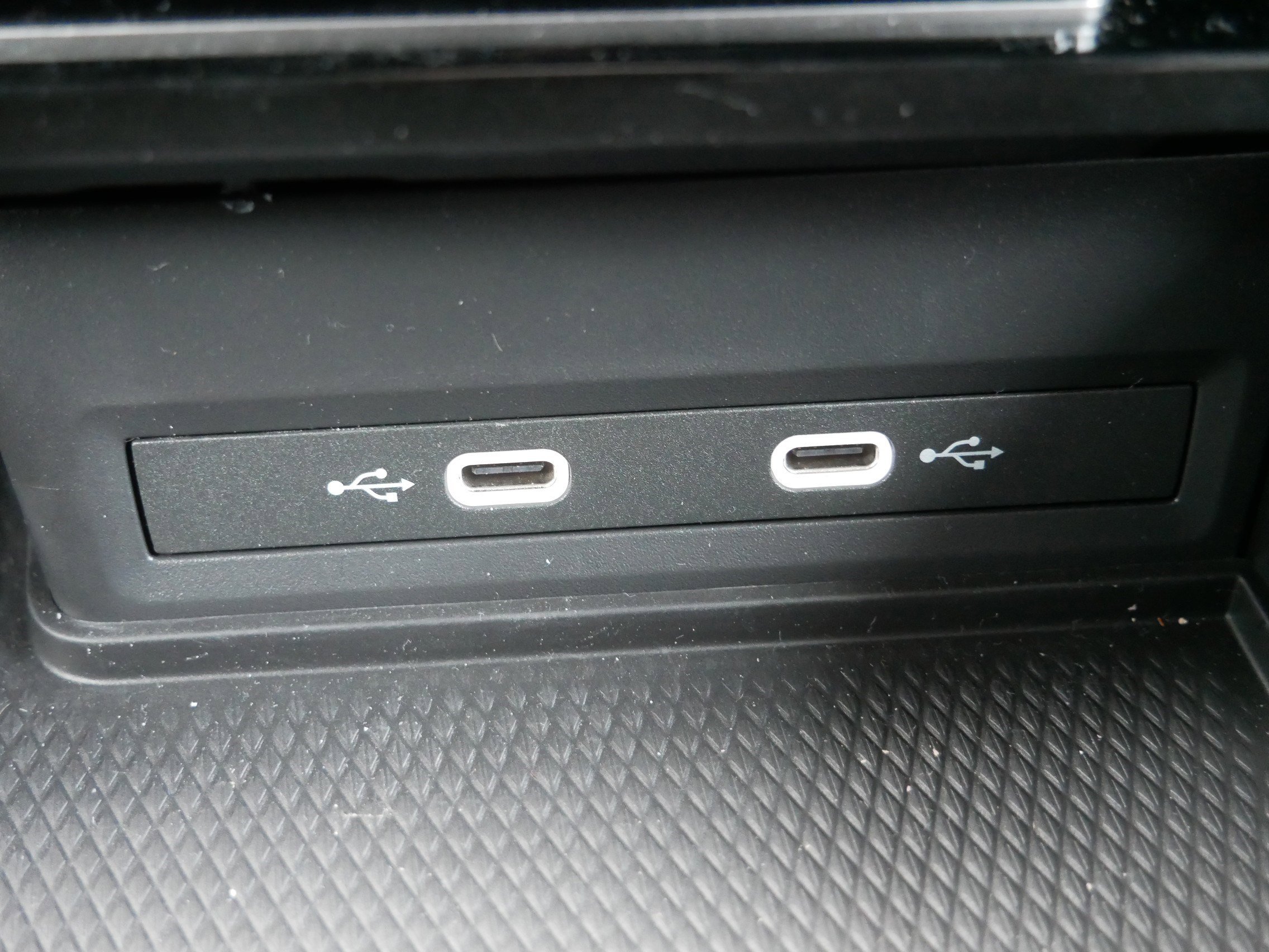 Used 2025 Volkswagen Atlas Cross Sport SE image 32