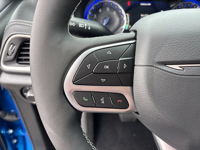 New 2027 Chrysler Pacifica Select w/ Family Tech Group FWD image 20