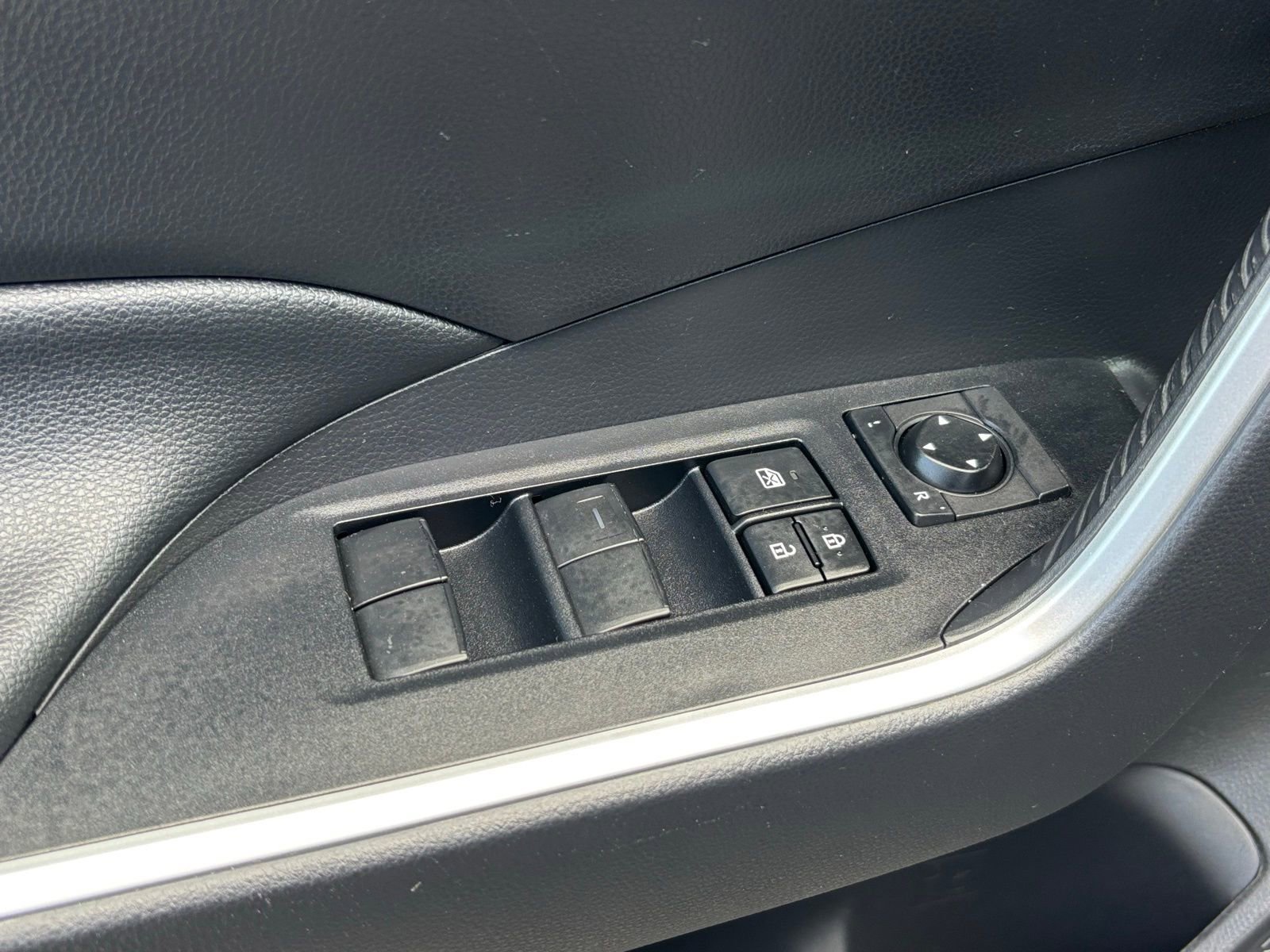 Used 2020 Toyota RAV4 LE image 16