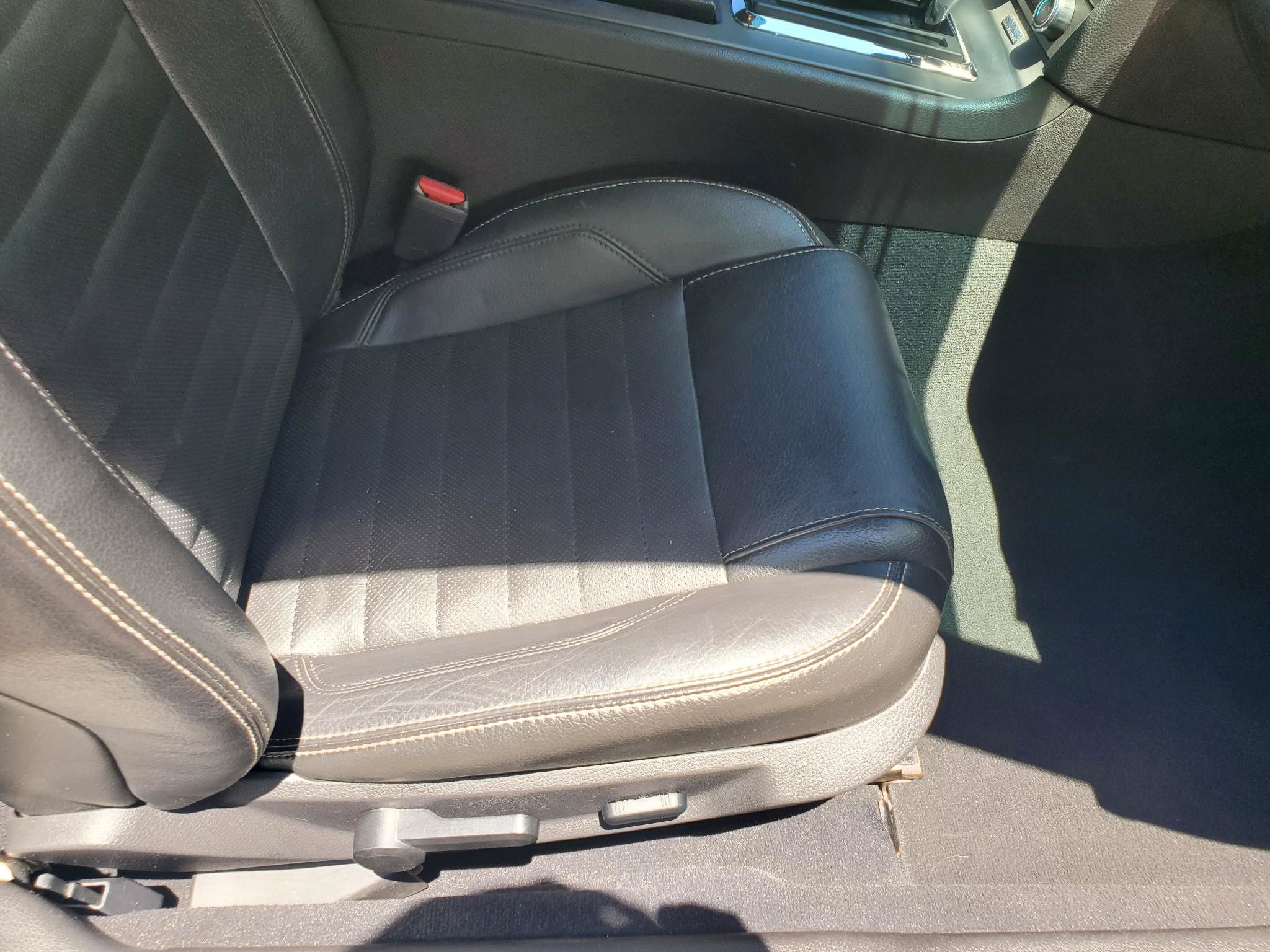 Used 2010 Ford Mustang GT Premium RWD image 32