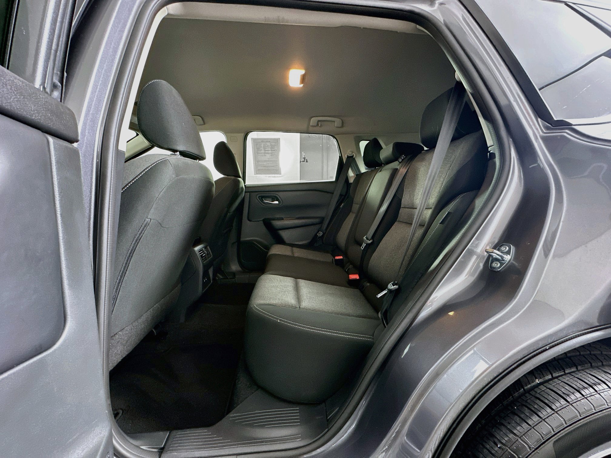 Used 2025 Nissan Rogue SV FWD image 28