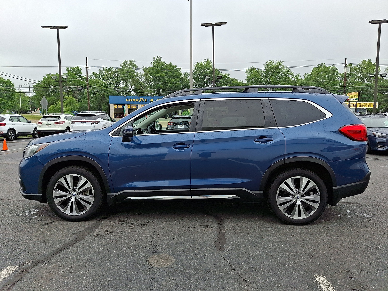 Used 2022 Subaru Ascent Limited w/ Technology Package AWD/4WD image 4