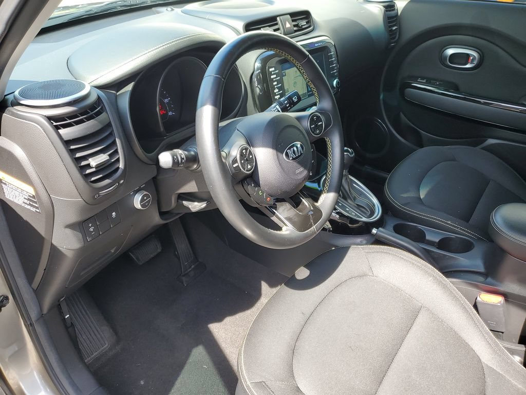 Used 2015 Kia Soul + w/ Audio Package FWD image 17