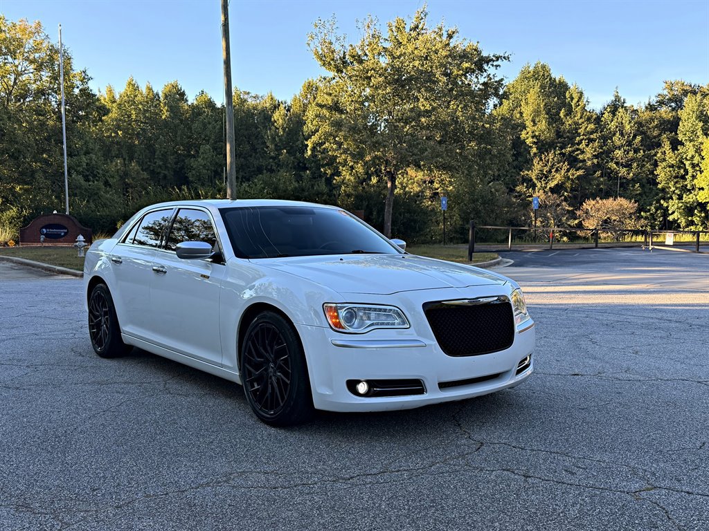 Used 2013 Chrysler 300 C Luxury Series RWD image 3