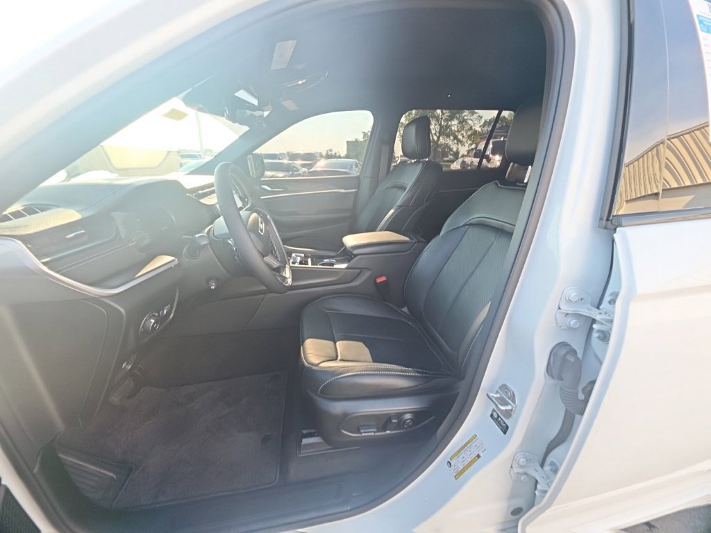 Used 2026 Jeep Grand Cherokee L Limited AWD/4WD image 13
