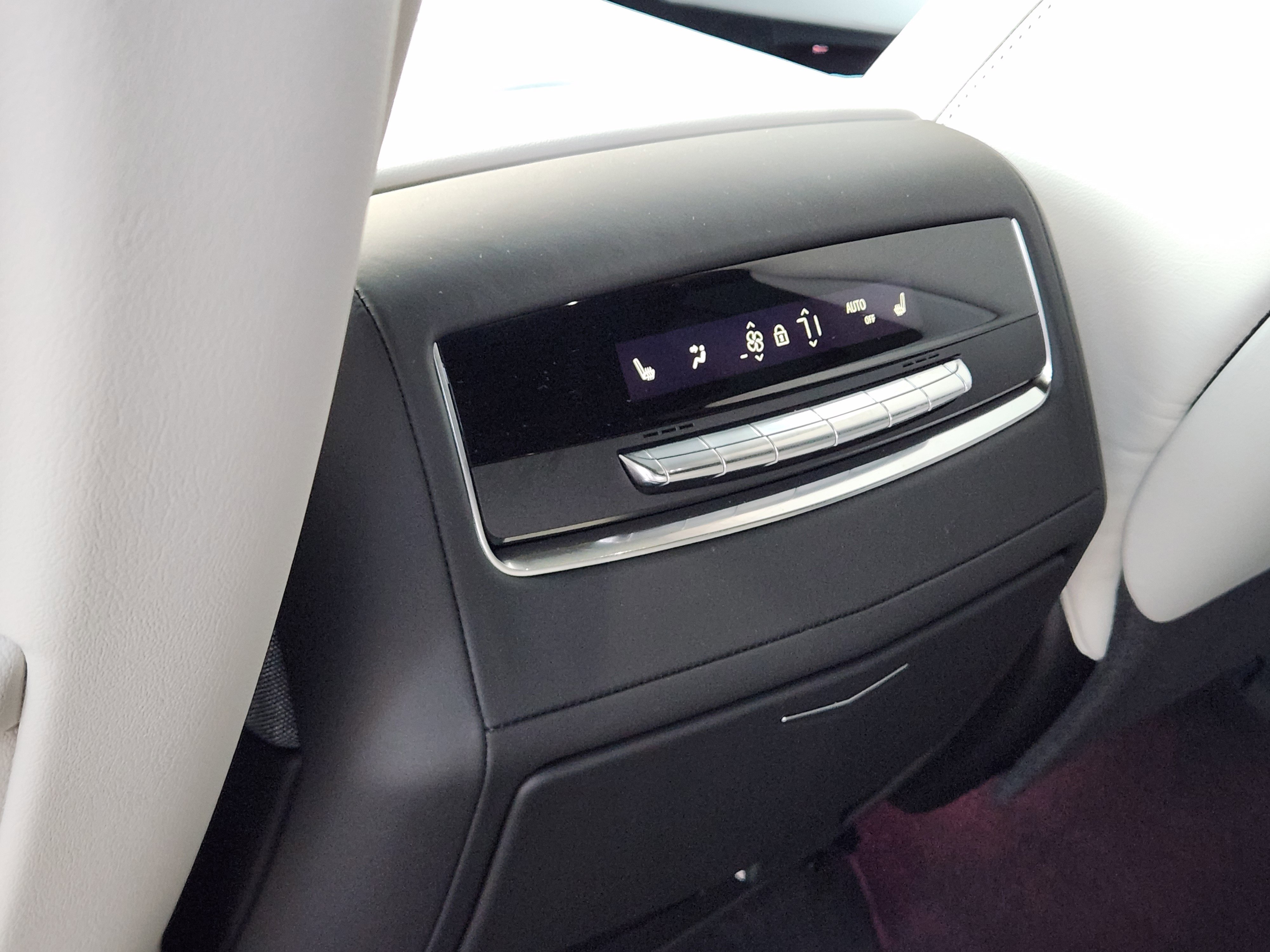 Used 2025 Cadillac Escalade V w/ LPO, ONYX Package image 28