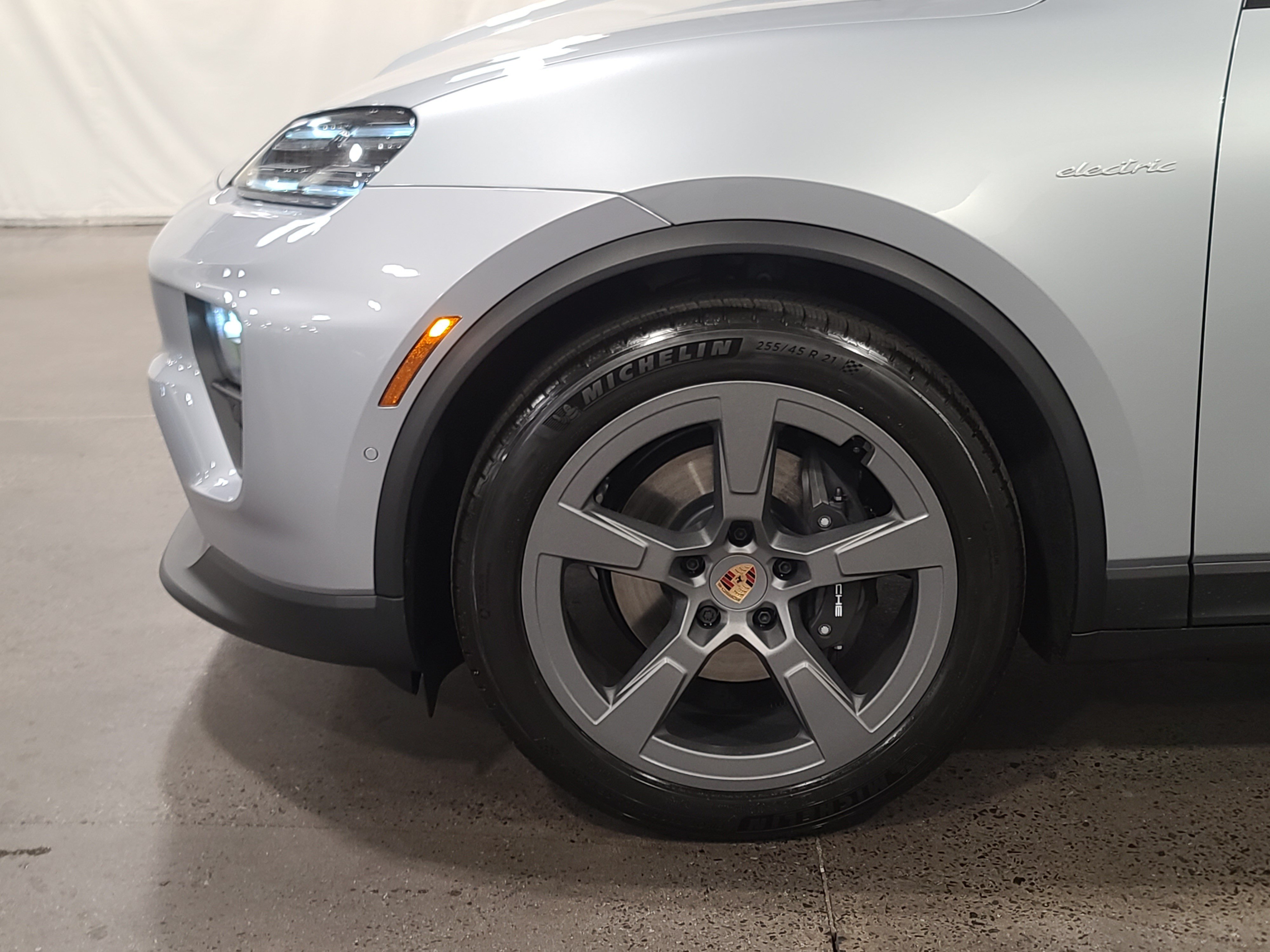 New 2026 Porsche Macan Electric RWD image 34