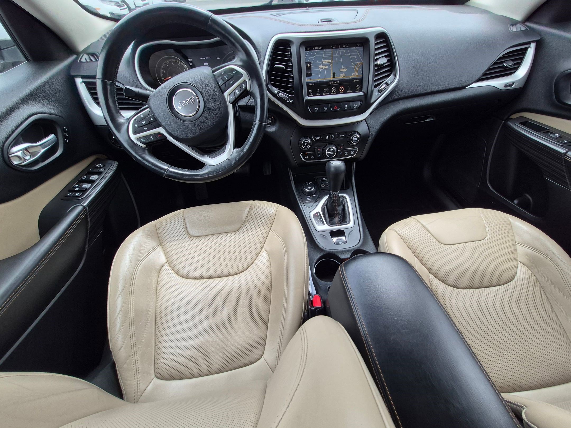 Used 2015 Jeep Cherokee Limited w/ Luxury Group AWD/4WD image 28
