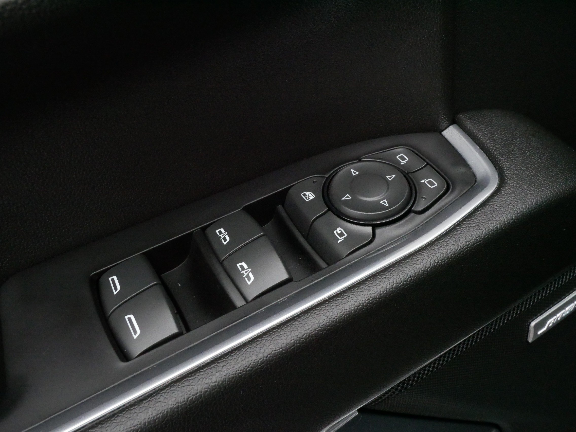Used 2024 Chevrolet Silverado 1500 LTZ AWD/4WD image 19