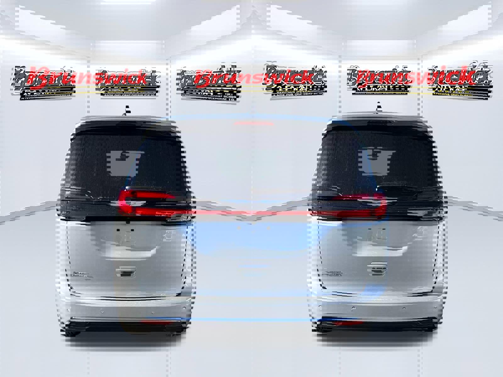 New 2026 Chrysler Pacifica Select image 5