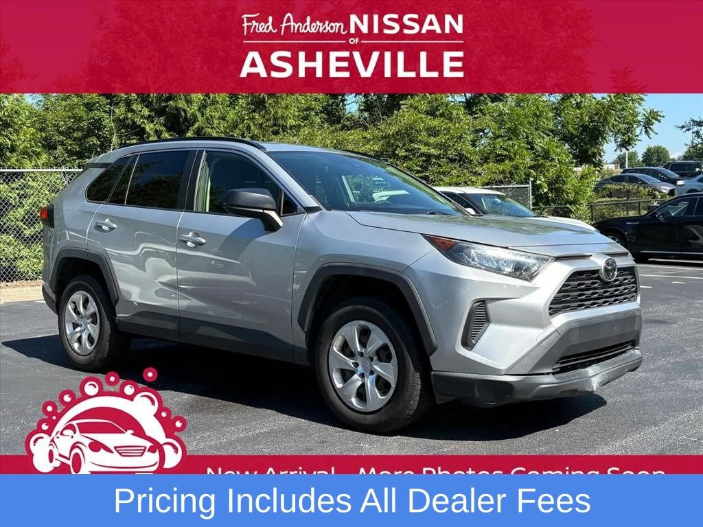 Used 2019 Toyota RAV4 LE AWD/4WD image 1