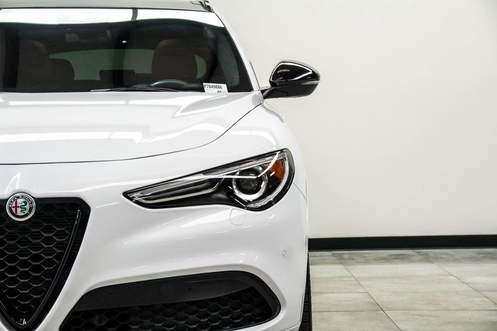 Used 2023 Alfa Romeo Stelvio Veloce image 4