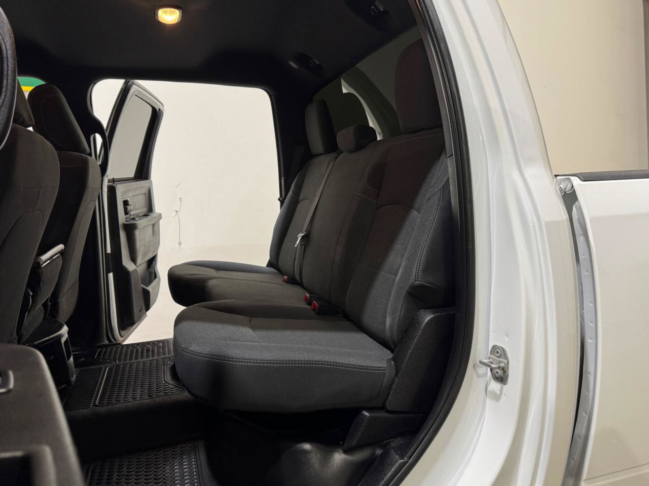 Used 2022 RAM 2500 Tradesman w/ Chrome Appearance Group AWD/4WD image 16