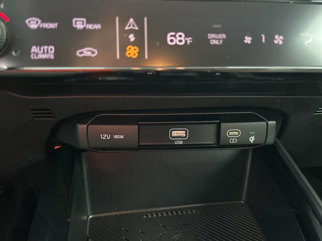 Used 2023 Kia Niro EX image 23