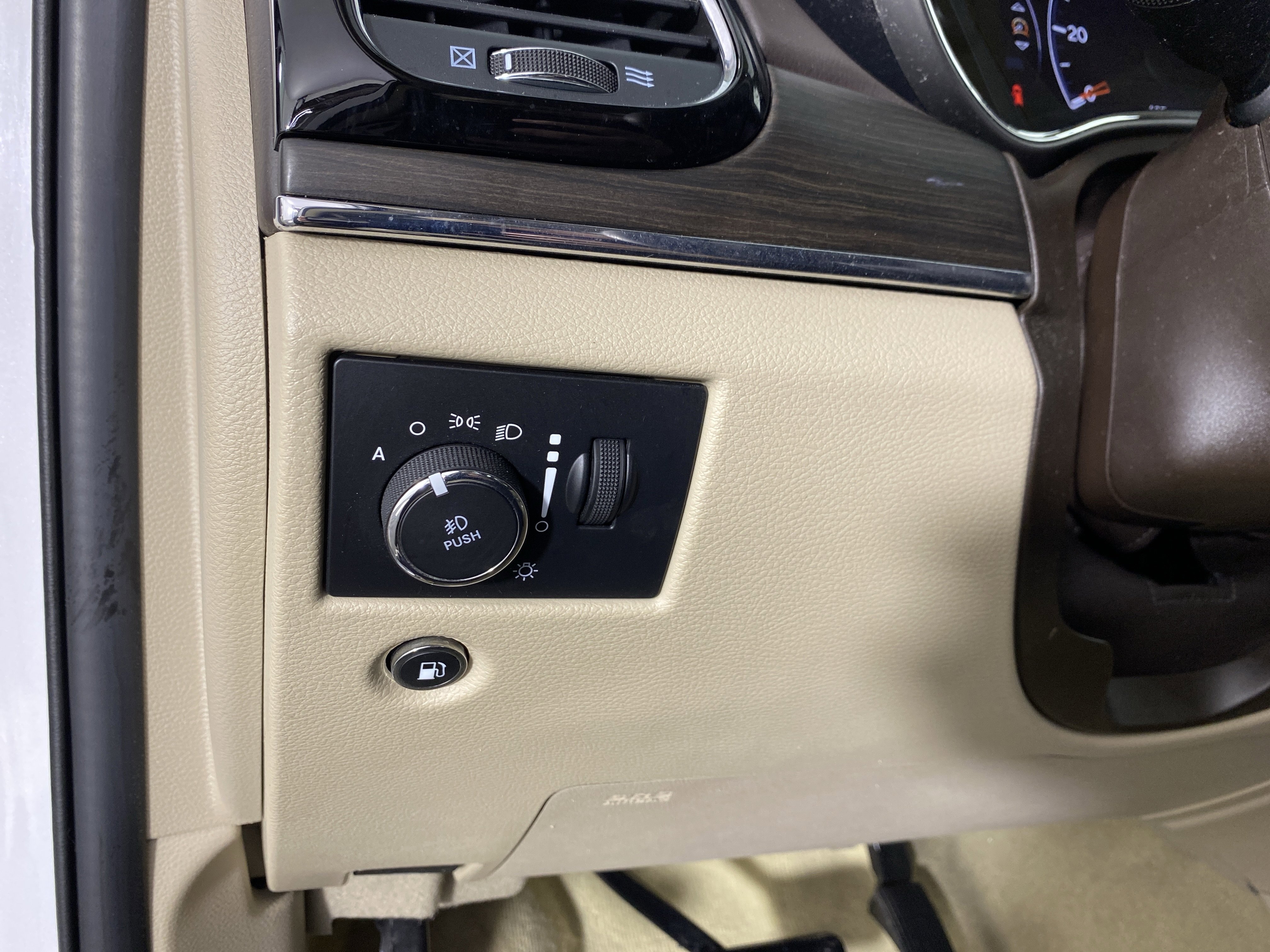Used 2021 Jeep Grand Cherokee Overland image 27