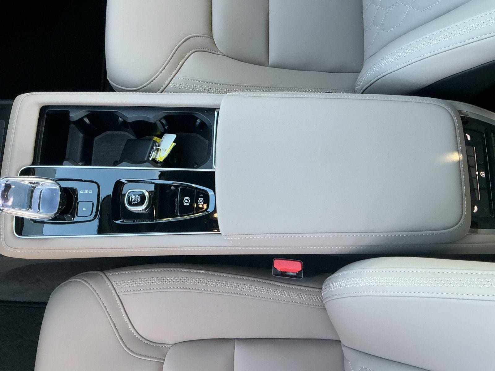 New 2026 Volvo XC90 T8 Plus AWD/4WD image 11
